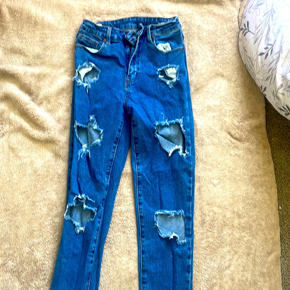 Laura’s Boutique